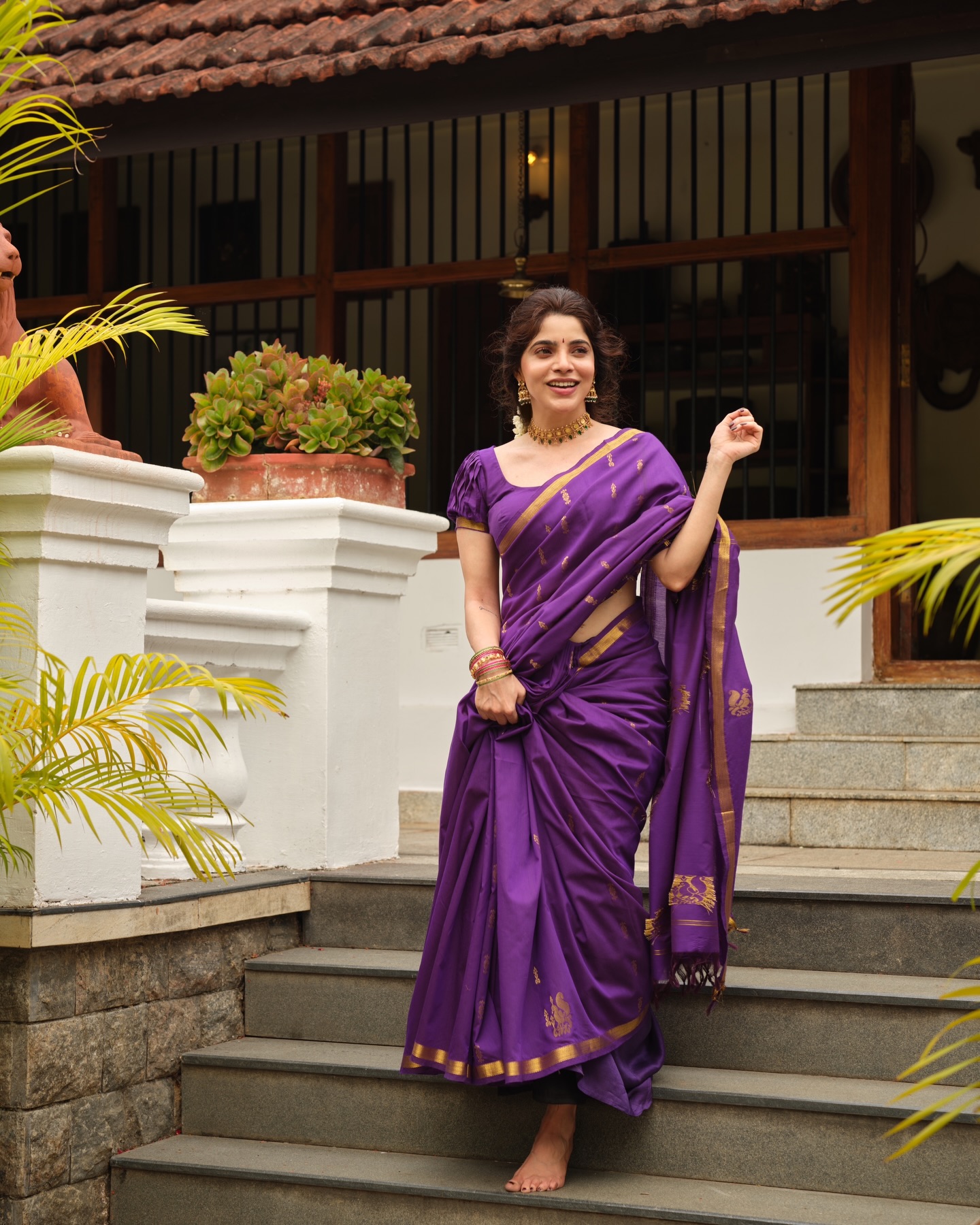 Divyabharathi Traditional Looks in Silk Saree