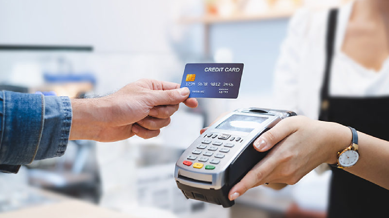 Credit Card: పొరపాటున కూడా మీ క్రెడిట్ కార్డును ఈ పనుల కోసం వాడకండి.. లేదంటే అప్పులపాలవ్వడం గ్యారంటీ