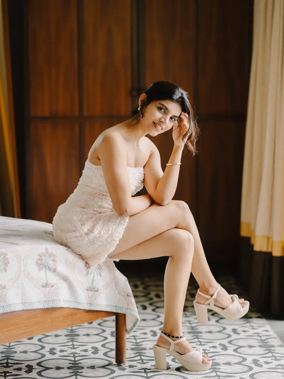 Gayathri Ramana Sizzling Photos in Social Media