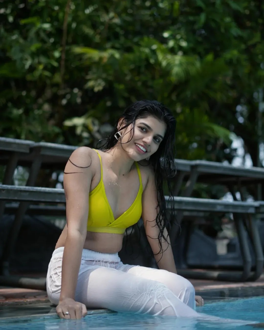 Gayathri Ramana Sizzling Photos in Social Media