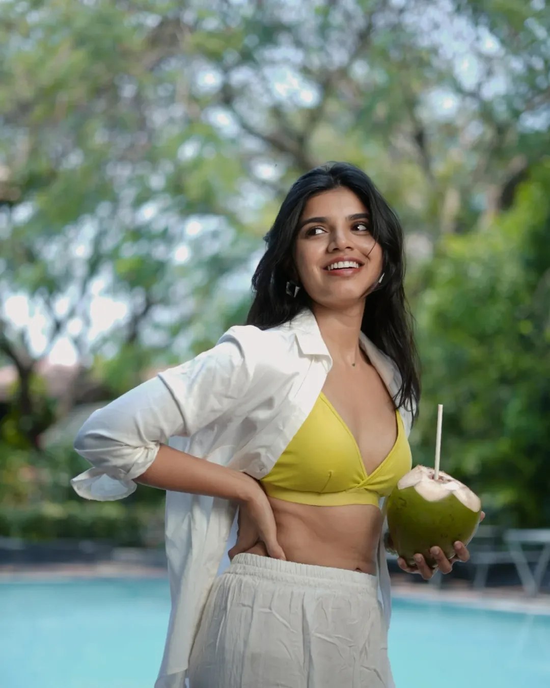 Gayathri Ramana Sizzling Photos in Social Media