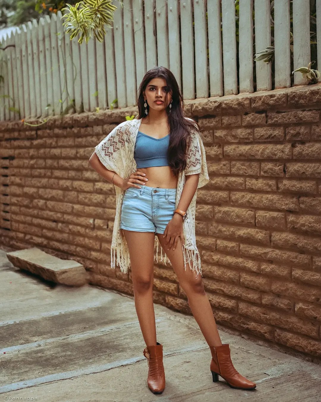 Gayathri Ramana Sizzling Photos in Social Media