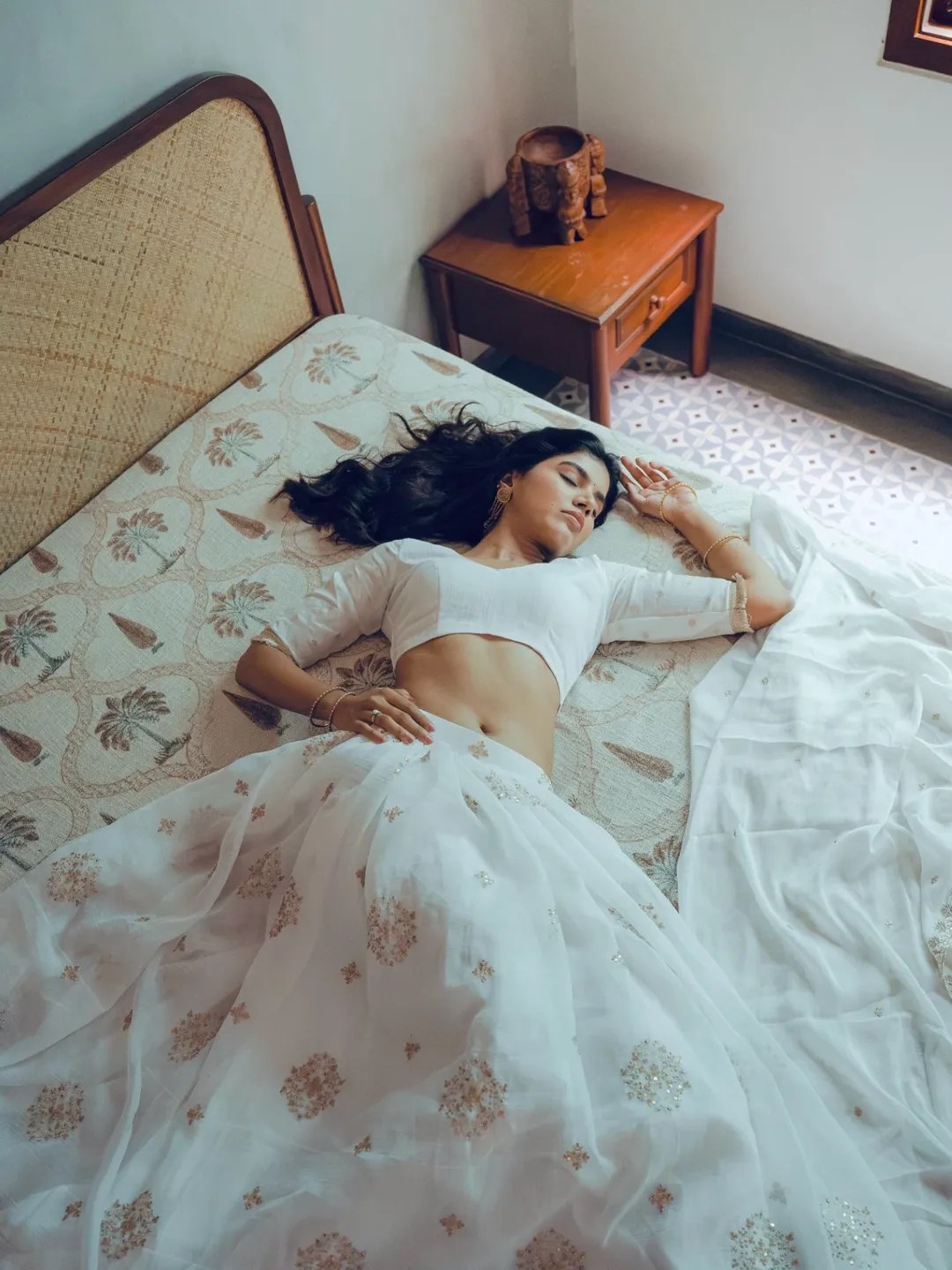 Gayathri Ramana Sizzling Photos in Social Media
