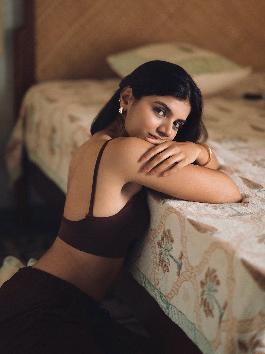 Gayathri Ramana Sizzling Photos in Social Media
