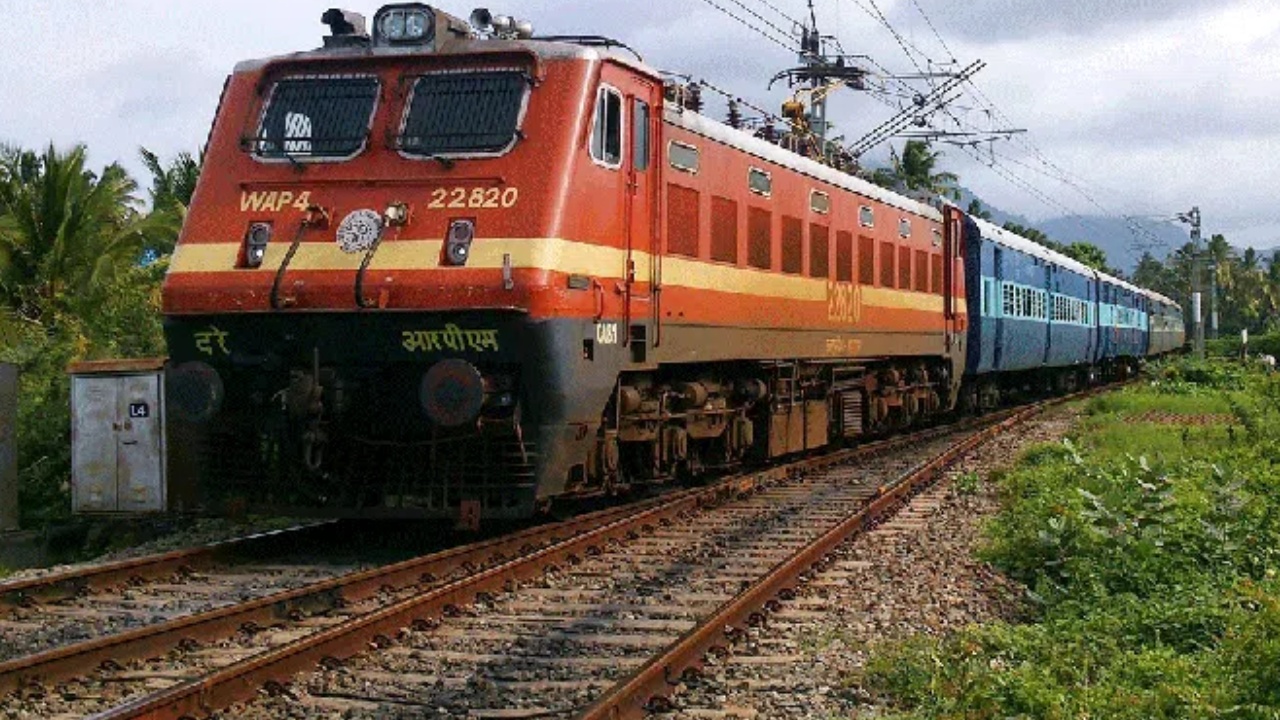 Indian Railways : రైల్వే ప్రయాణికులకు గుడ్‌న్యూస్.. మరింత సులభంగా రైలు టికెట్.. ఆగస్టు నుంచి అమల్లోకి..