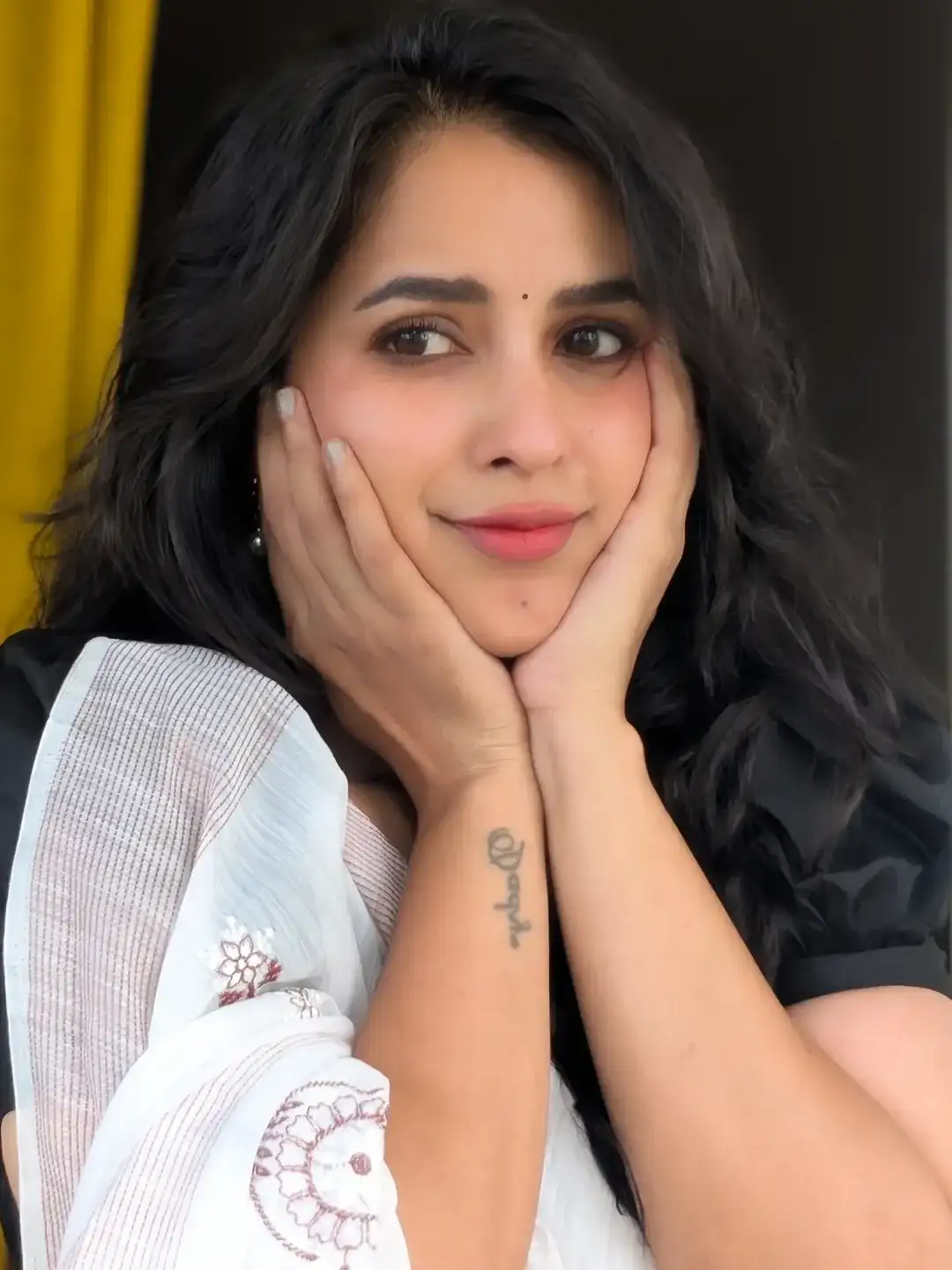 Komalee Prasad Cute Photos in Saree