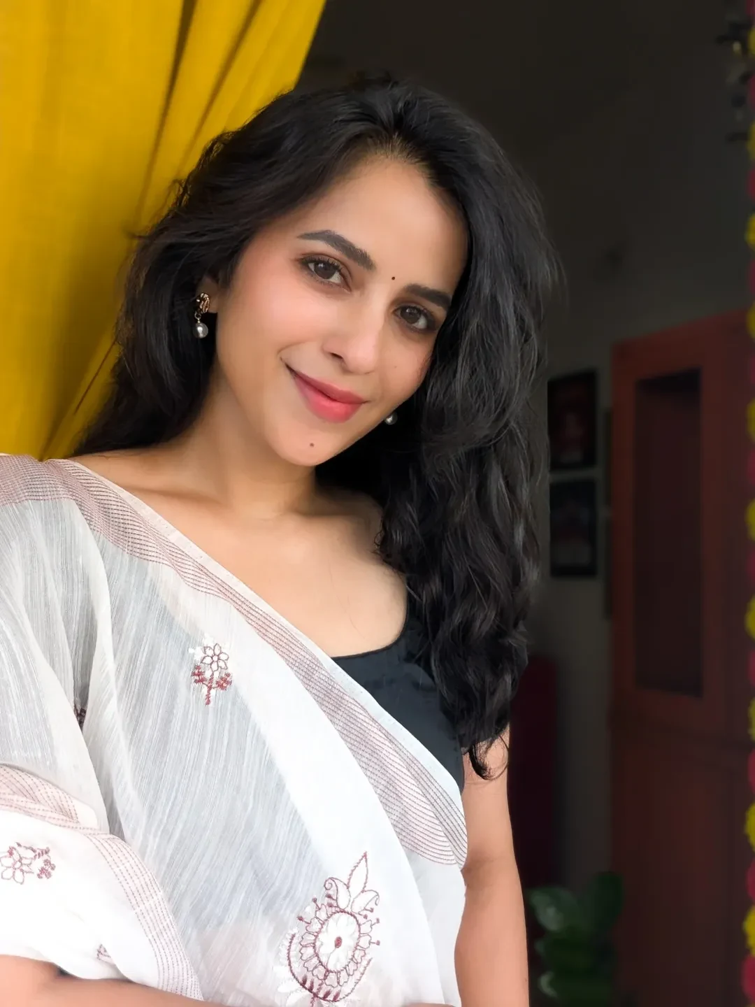 Komalee Prasad Cute Photos in Saree