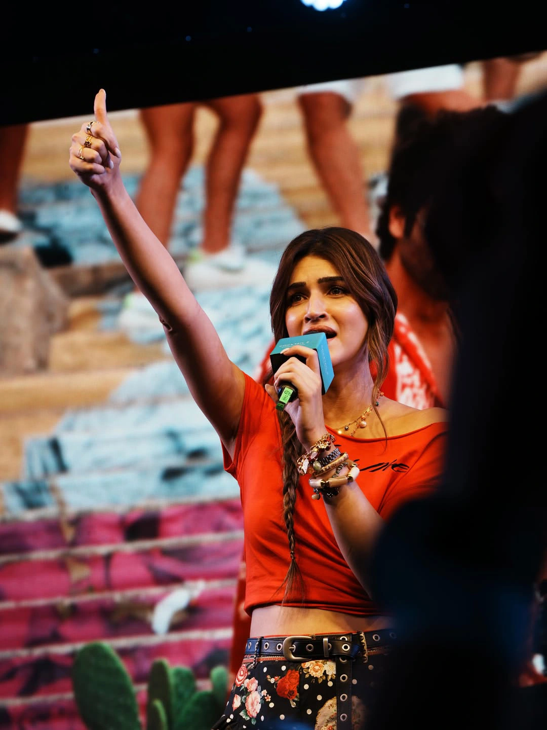 Kriti Sanon Stunning Looks in Short Skirt