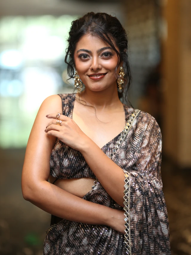 Merin Philip Mesmerizing Looks in Saree