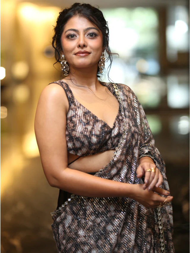 Merin Philip Mesmerizing Looks in Saree