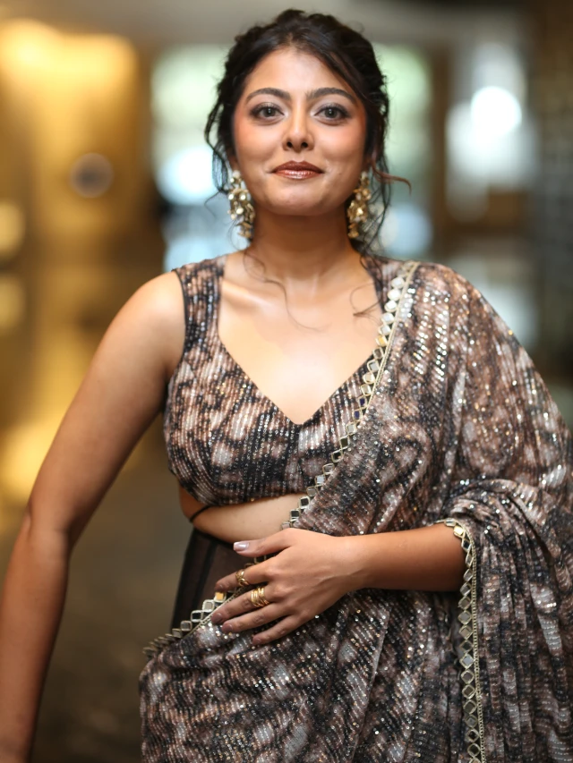 Merin Philip Mesmerizing Looks in Saree