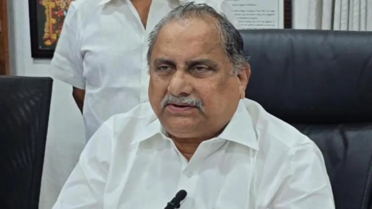 Mudragada Padmanabham : మాజీ మంత్రి ముద్రగడ ఆరోగ్య పరిస్థితి విషమం.. వెంటిలేటర్‌పై చికిత్స..!