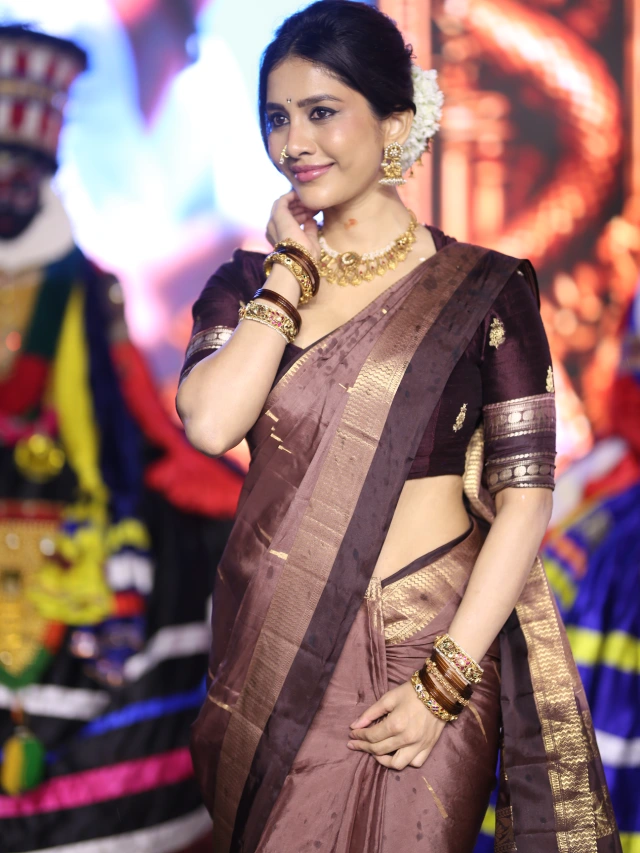 నాగ బంధం మూవీ ఈవెంట్‌లో నభా నటేష్ ట్రెడిషనల్ లుక్స్