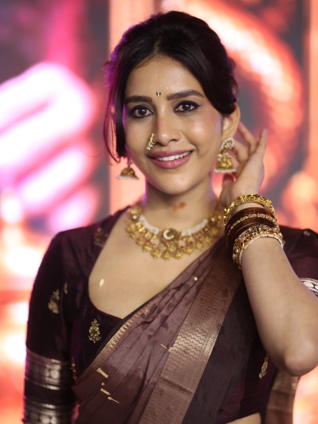 నాగ బంధం మూవీ ఈవెంట్‌లో నభా నటేష్ ట్రెడిషనల్ లుక్స్