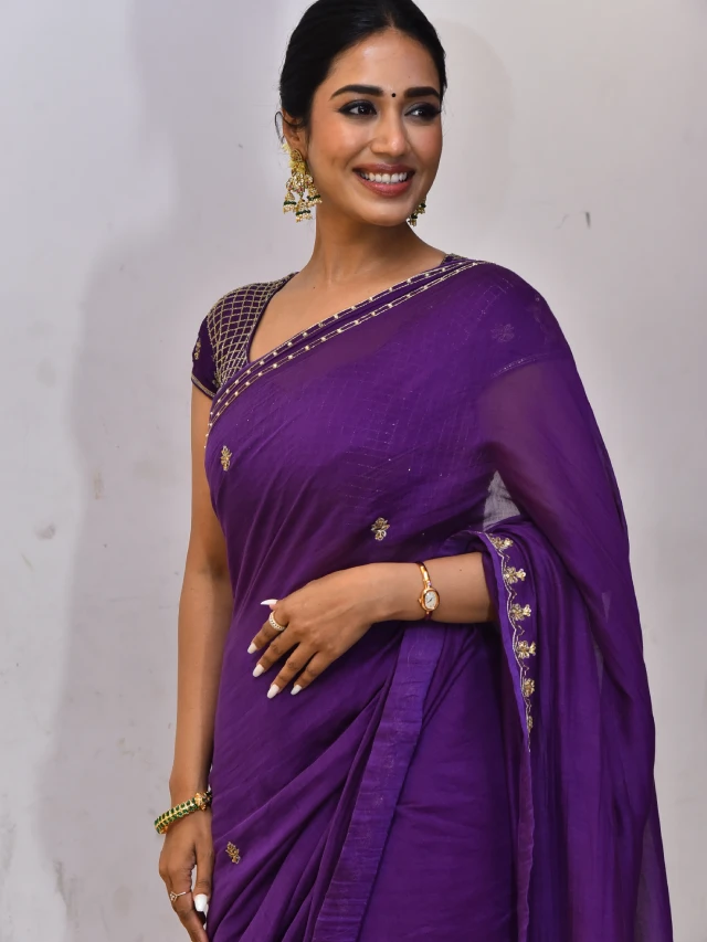 Nivetha Pethuraj Stunning Looks in Saree