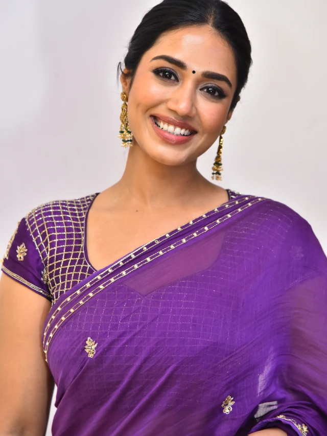Nivetha Pethuraj Stunning Looks in Saree