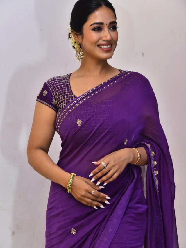 Nivetha Pethuraj Stunning Looks in Saree