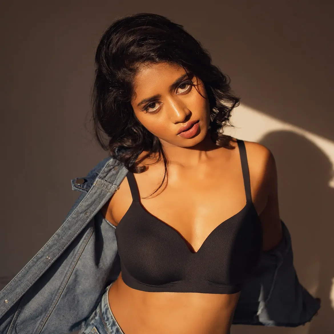 Memu Copulam Actress Parvathie Modern Looks