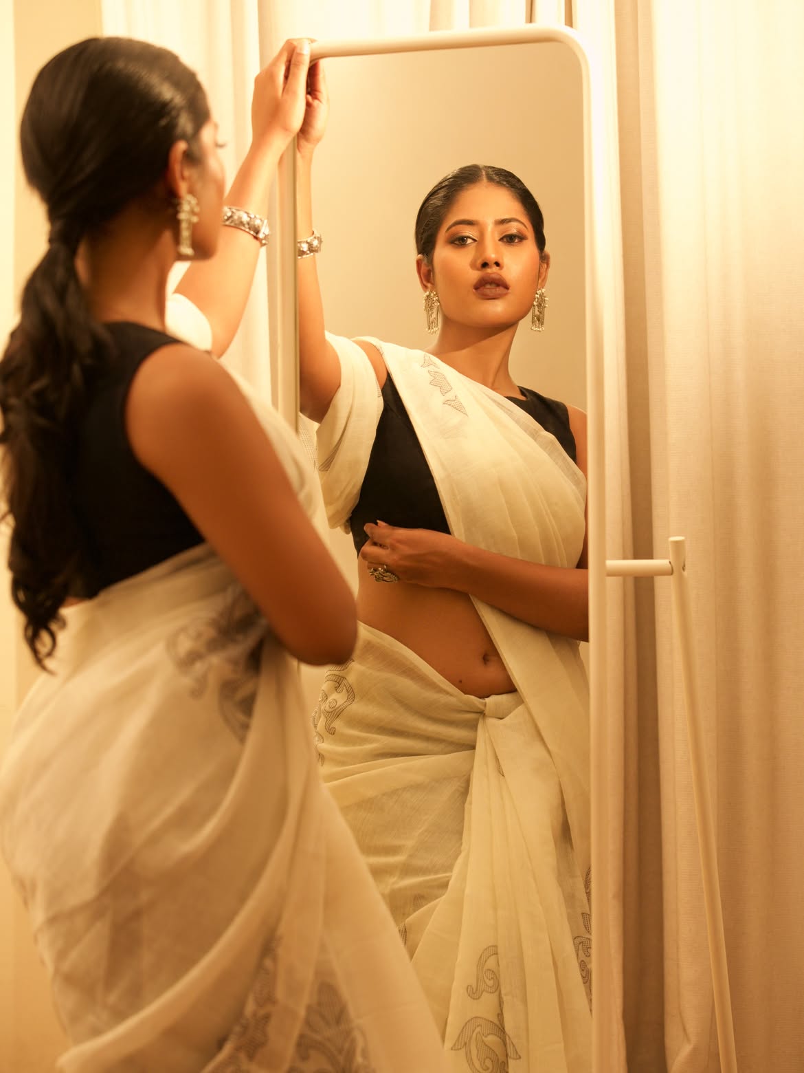 Memu Copulam Actress Parvathie Modern Looks