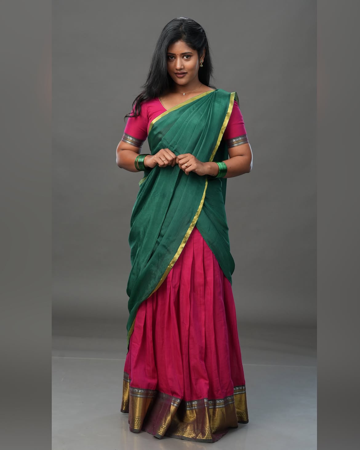 Memu Copulam Actress Parvathie Modern Looks