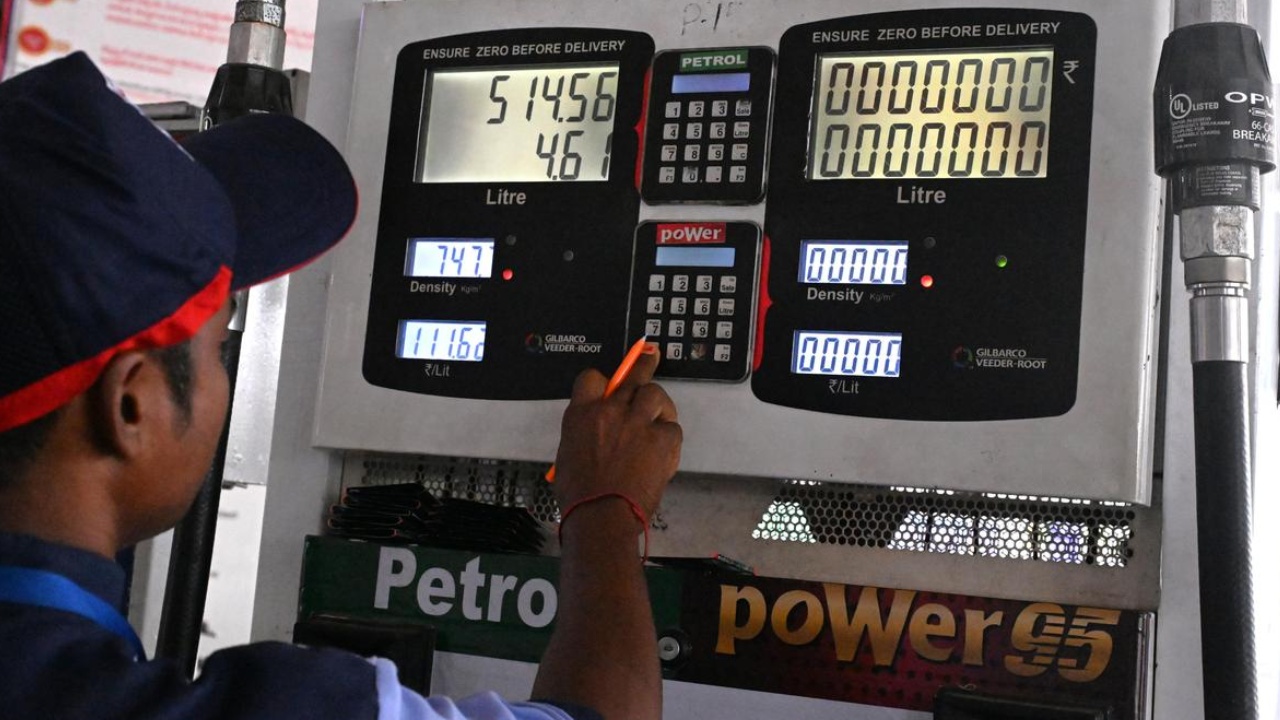 Petrol Bunks New Rules : పెట్రోల్ బంకులపై కేంద్రం కొత్త ఆంక్షలు.. బల్క్ కొనుగోళ్లకు చెక్.. కారణం ఇదే..