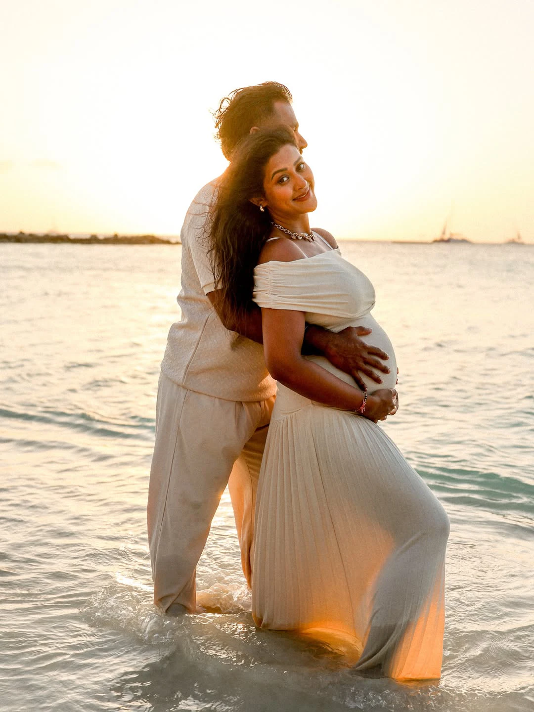 pooja jhaveri Shares Baby Bump Photos