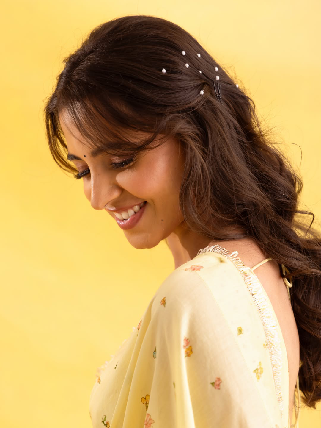 Preethi asrani stunning looks in Yellow color saree