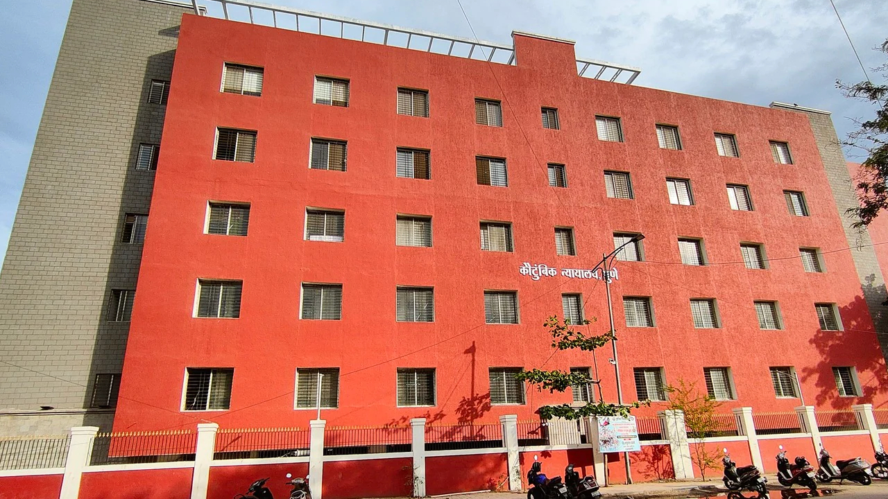 Pune Court: చిన్నారి కస్టడీ కేసు.. తల్లికి షాకిచ్చిన పూణే కోర్ట్.. సంచలన తీర్పు