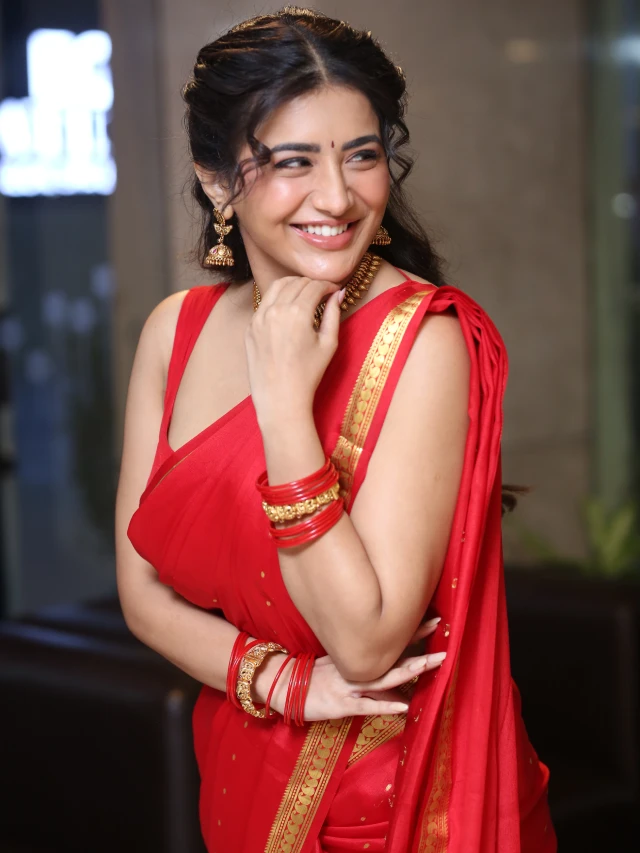 Rashi Singh Sizzling Looks in Red Saree