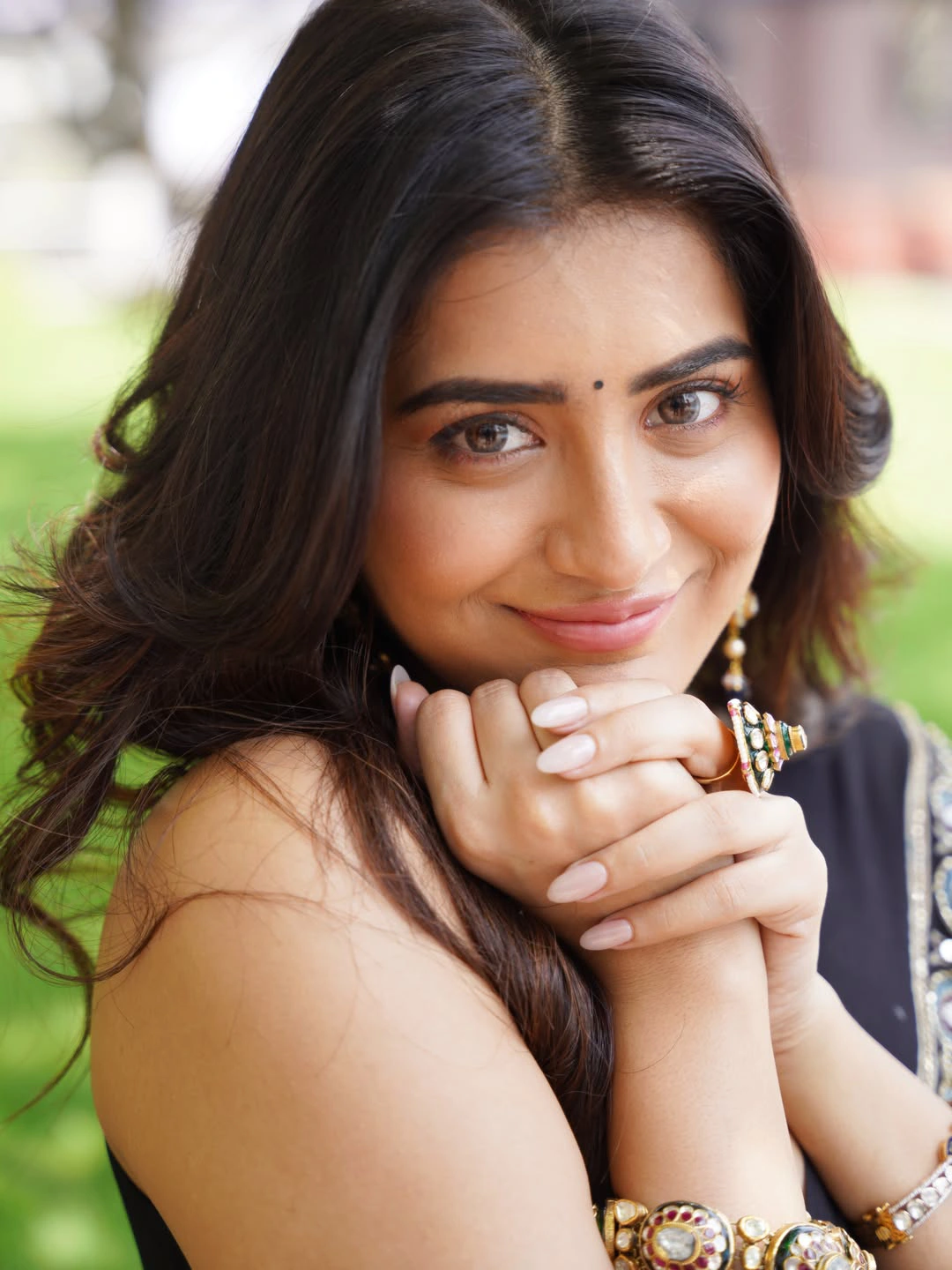 Rashi Singh Stunning Looks in Saree