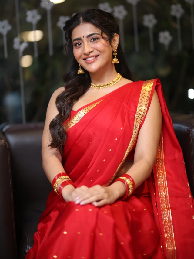 Rashi Singh Sizzling Looks in Red Saree