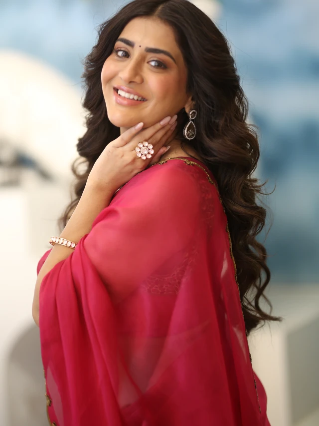 Rashi Singh Stunning Looks in saree
