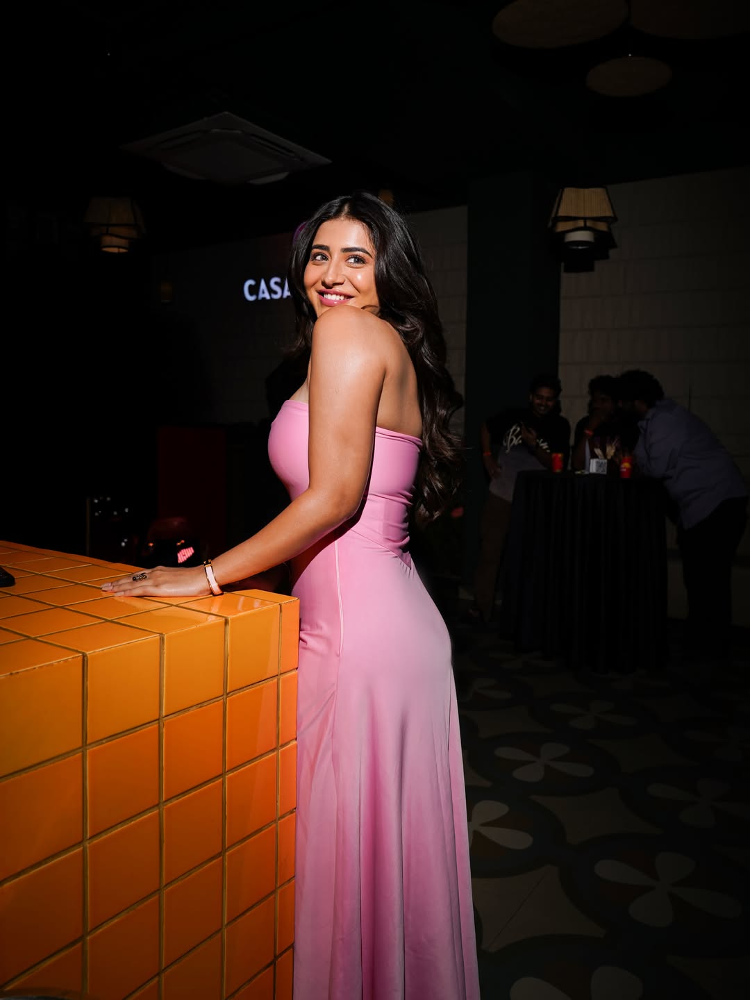 Rashi Singh Enjoying in Pub