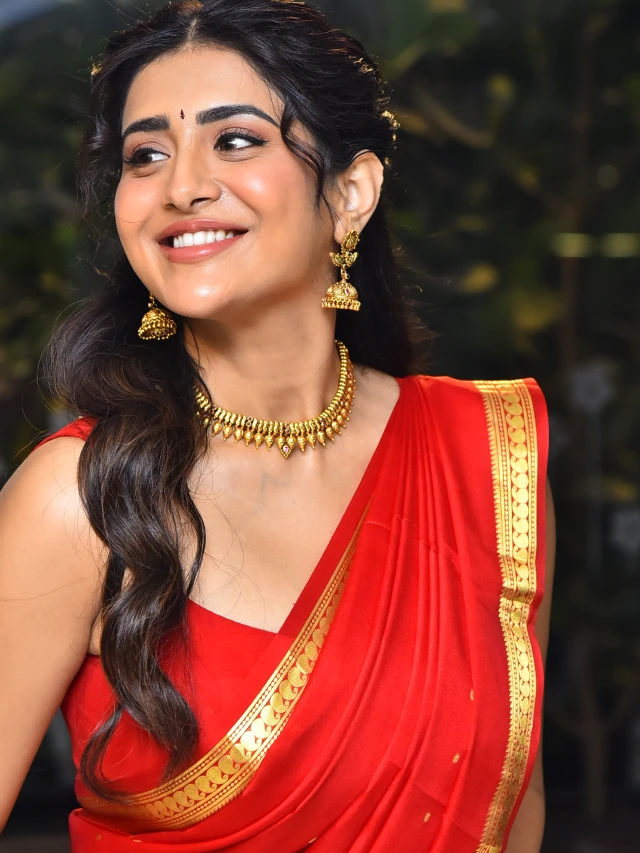 Rashi Singh Sizzling Looks in Red Saree