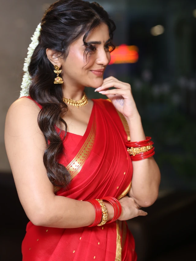 Rashi Singh Sizzling Looks in Red Saree