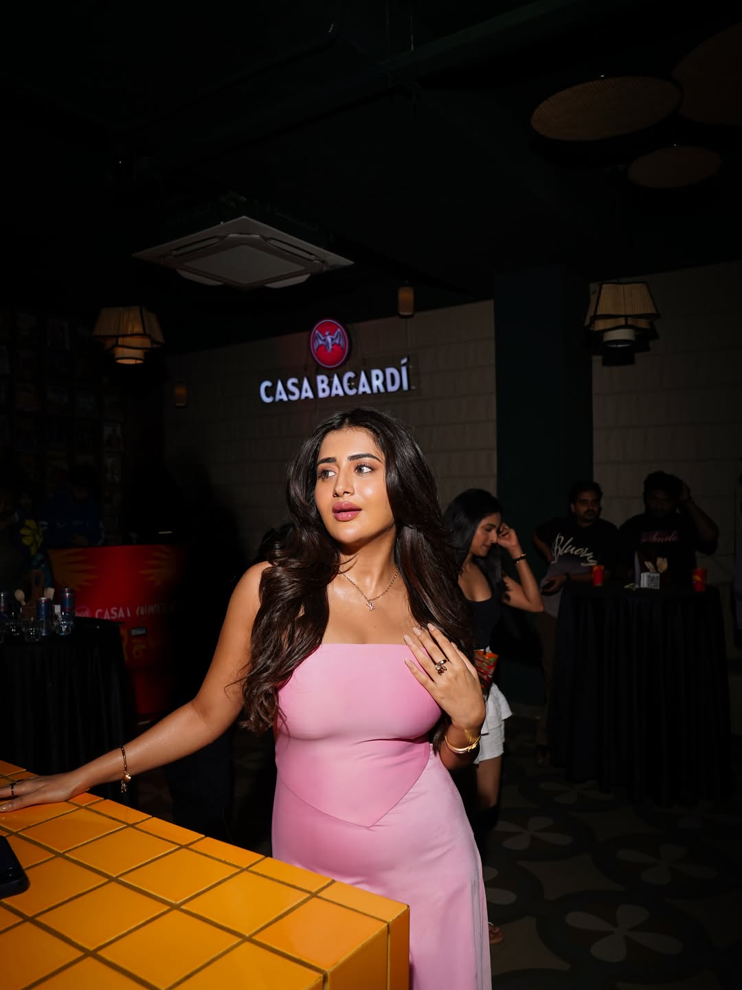 Rashi Singh Enjoying in Pub