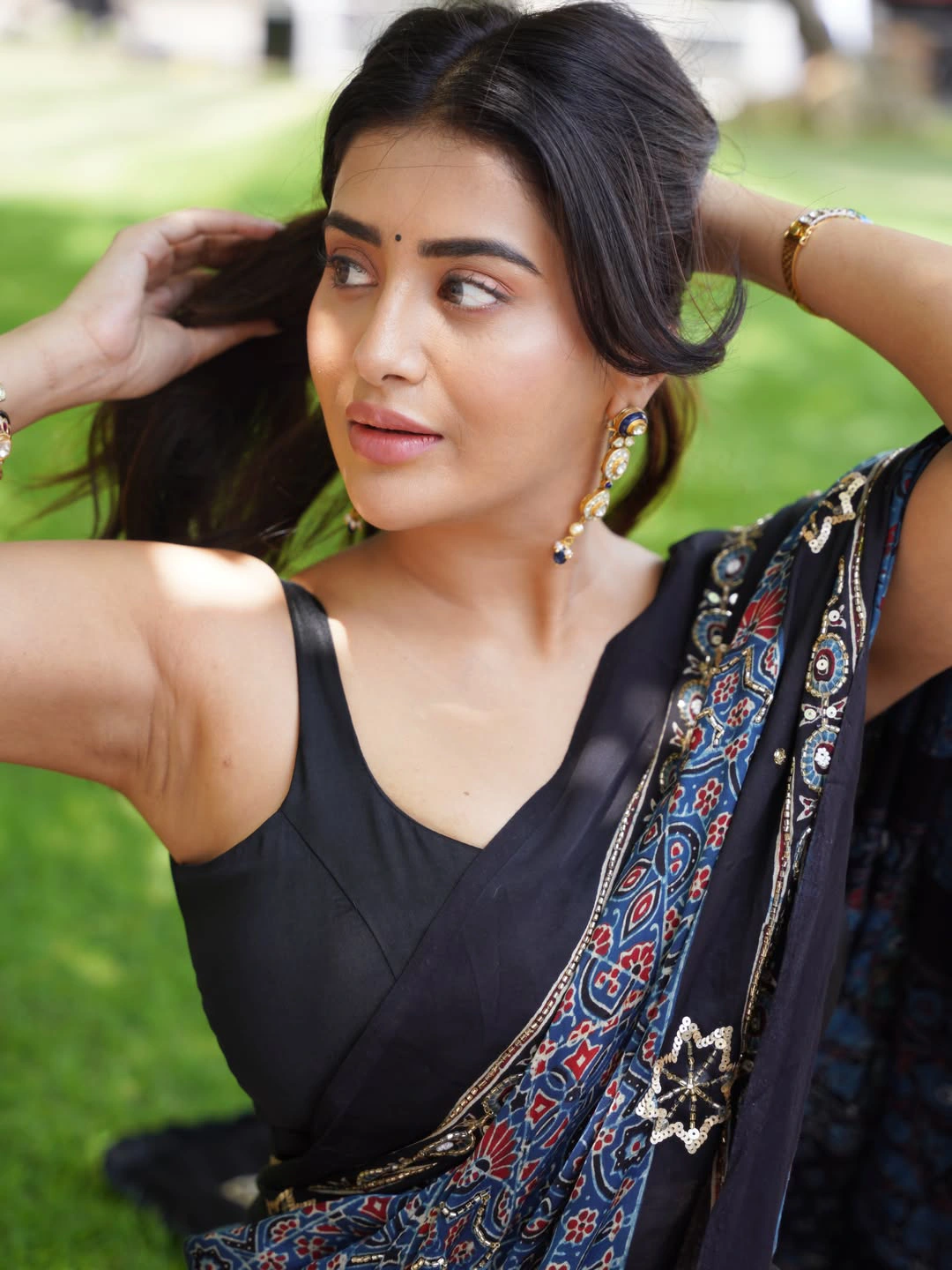 Rashi Singh Stunning Looks in Saree