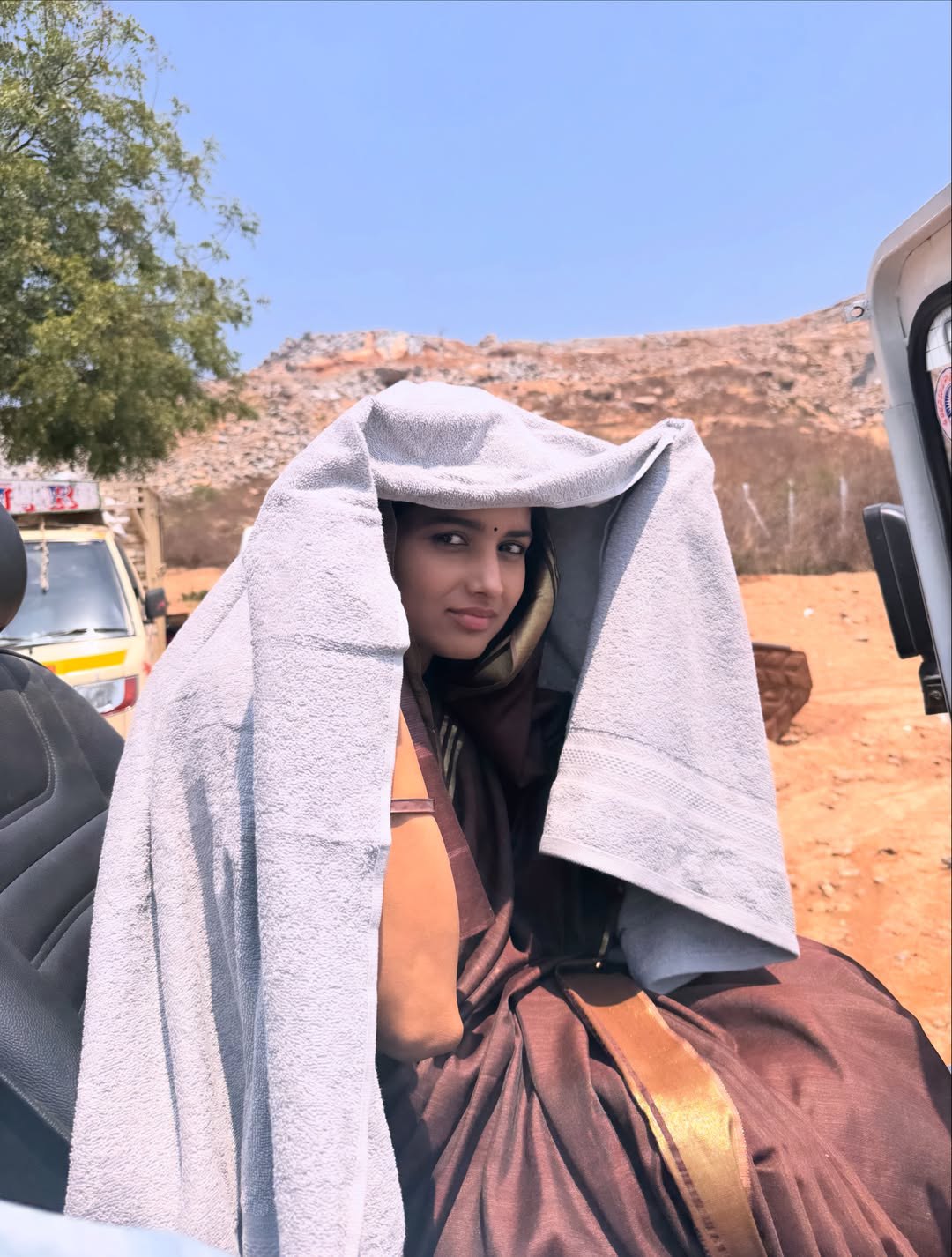 Shalini Kondepudi Shares Sing Geetham Working Stills