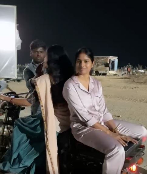 Shalini Kondepudi Shares Sing Geetham Working Stills