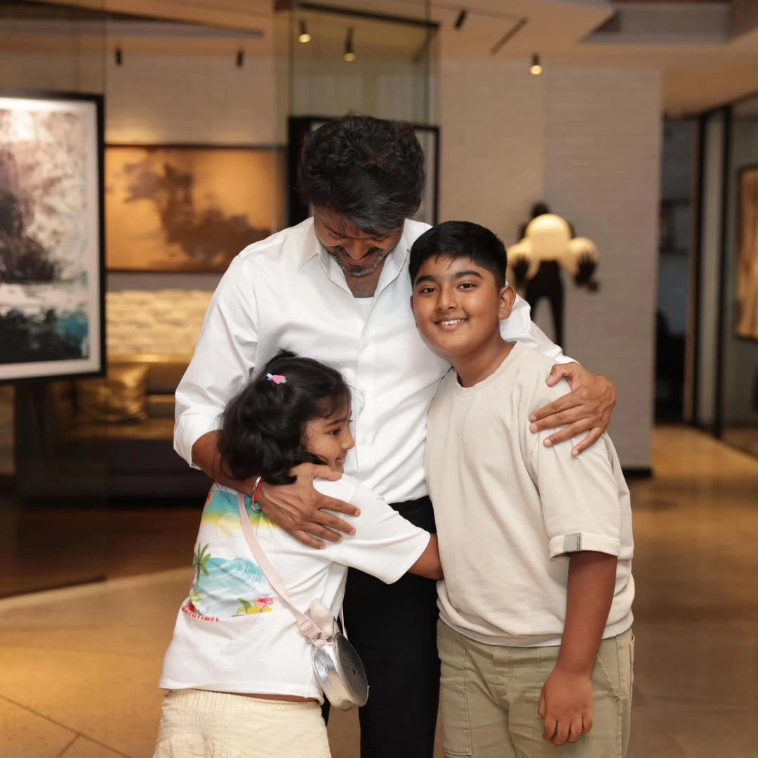 Sneha Meets CM Vijay with Family