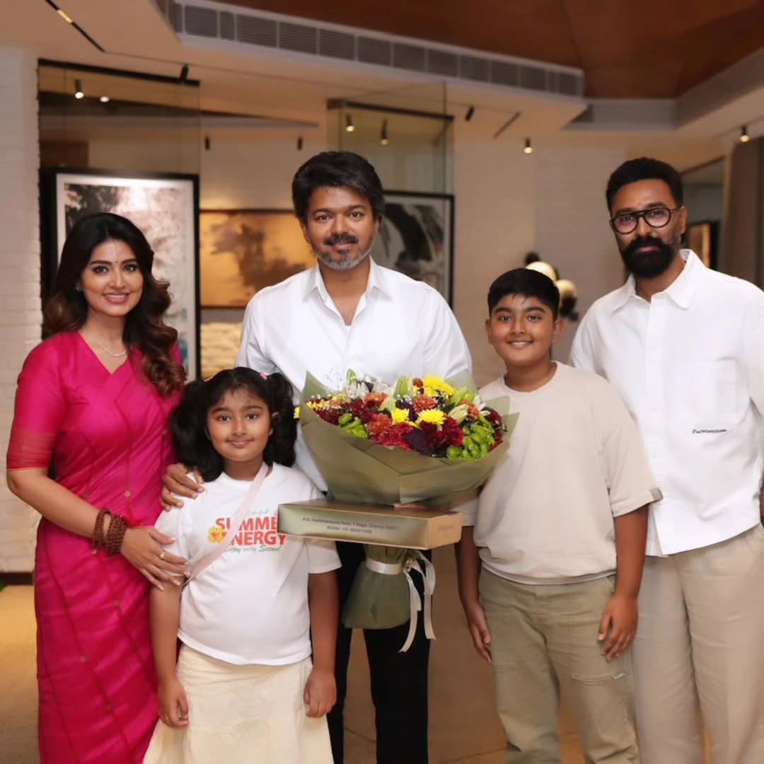 Sneha Meets CM Vijay with Family