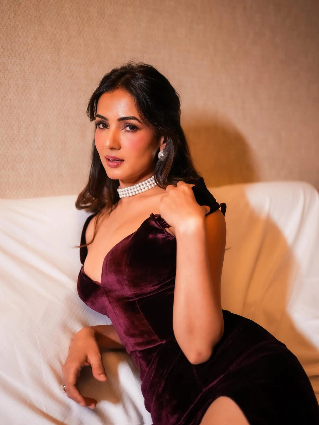 Sonal Chauhan Stunning Looks in Modern Dress