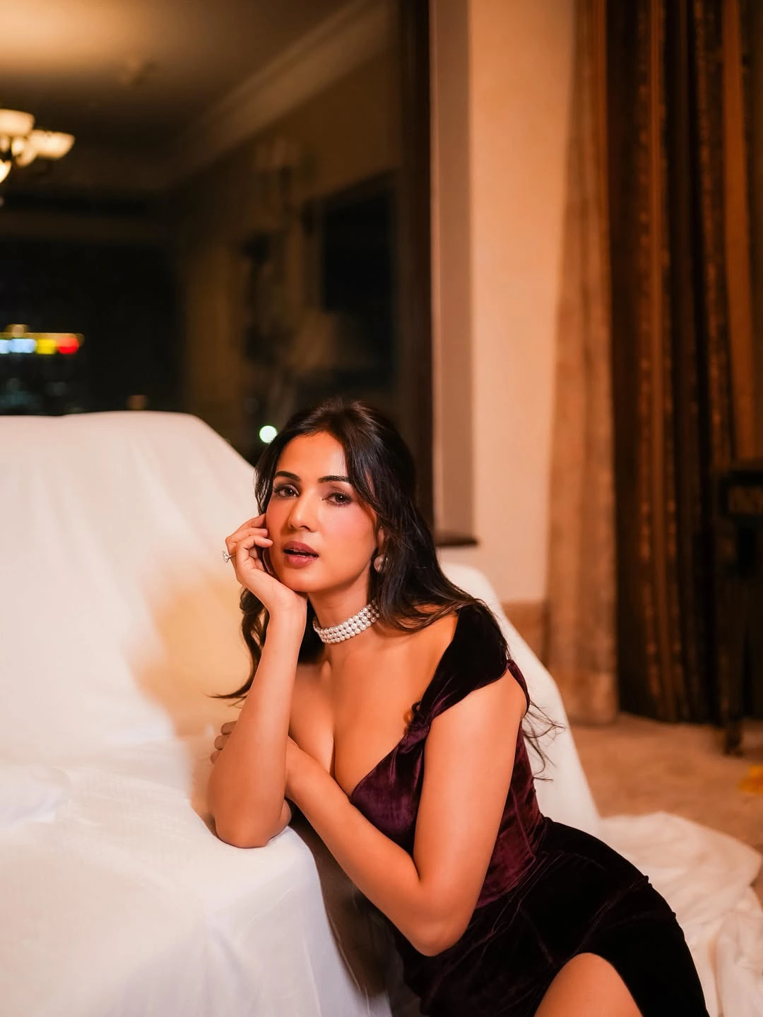 Sonal Chauhan Stunning Looks in Modern Dress