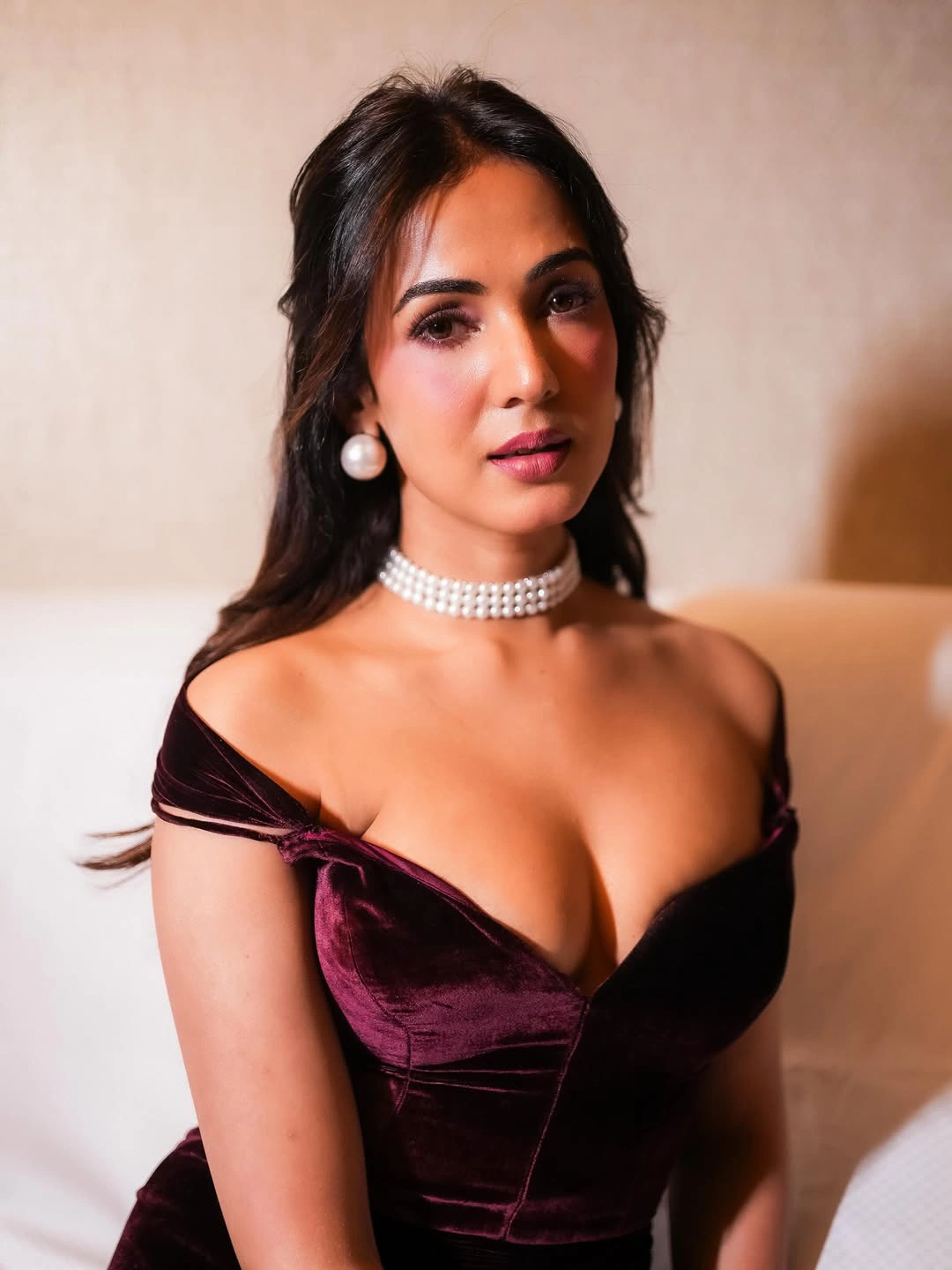 Sonal Chauhan Stunning Looks in Modern Dress