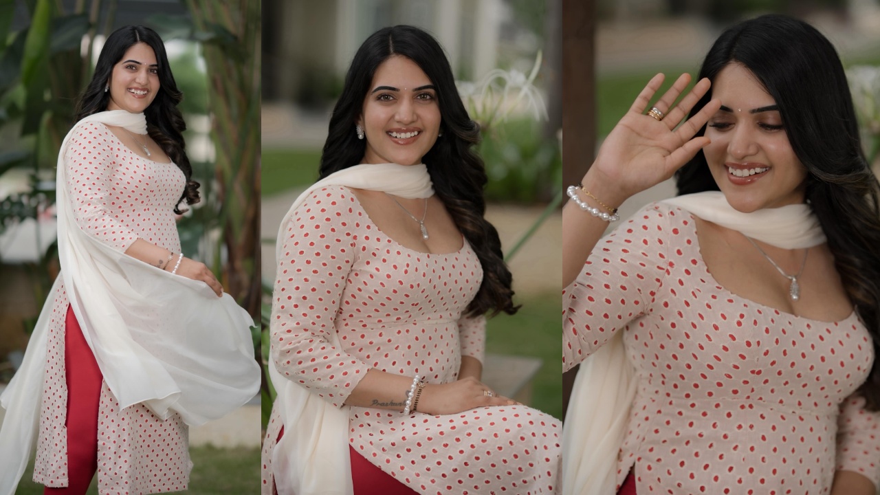 Sravanthi Chokarapu : మగధీర కాజల్ డ్రెస్‌లో కవ్విస్తున్న యాంకర్ స్రవంతి..