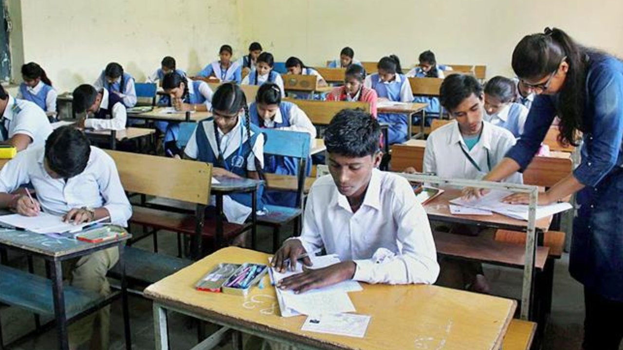 TG 10th Supplementary Exams 2026 : విద్యార్థులకు బిగ్ అప్డేట్.. టెన్త్ అడ్వాన్స్‌డ్ సప్లిమెంటరీ పరీక్షలు రేపటి నుంచే.. షెడ్యూల్ ఇదే.. హాల్ టికెట్స్ ఇలా డౌన్‌లోడ్ చేసుకోండి..