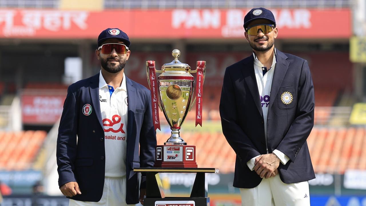 IND vs AFG : టాస్ గెలిచి బ్యాటింగ్ ఎంచుకున్న భార‌త్‌.. యువ స్పిన్న‌ర్ అరంగ్రేటం..