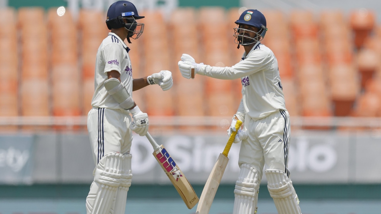 IND vs AFG : శ‌త‌కాల‌తో చెల‌రేగిన కేఎల్ రాహుల్, శుభ్‌మ‌న్ గిల్.. టీమ్ఇండియా తొలి ఇన్నింగ్స్ 564/8 డిక్లేర్‌