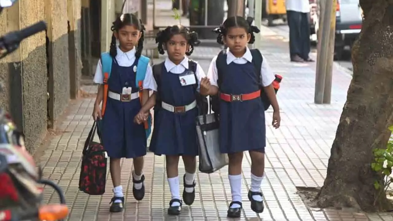 Summer Holidays : తెలంగాణలో విద్యార్థులకు అలర్ట్.. వేసవి సెలవులు పొడిగింపు… స్కూళ్లు పున:ప్రారంభం తేదీ ఇదే..