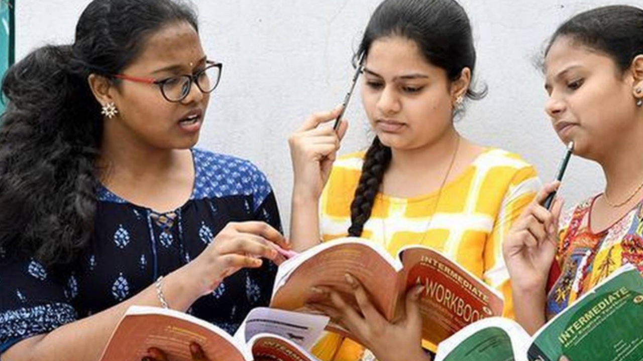 Intermediate Practicals : ఇంటర్ విద్యార్థులకు బిగ్ అలర్ట్.. తెలంగాణ సర్కార్ కీలక నిర్ణయం.. ఇక ఆ కాలేజీల గుర్తింపు కష్టమే..